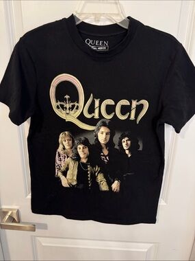 Queen Official Merch Black Short Sleeve Band Tee